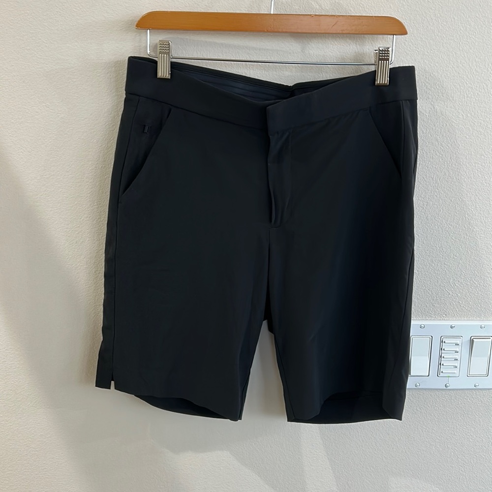 Athleta dry fit fabric bermudas, black